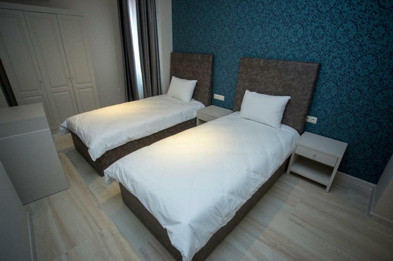 Downtown Hotel Batumi Exteriör bild