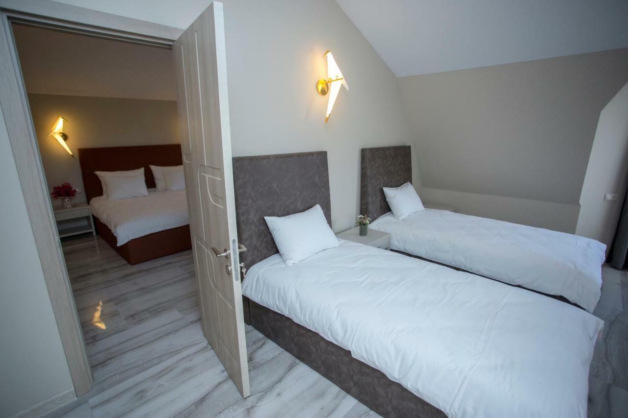 Downtown Hotel Batumi Exteriör bild