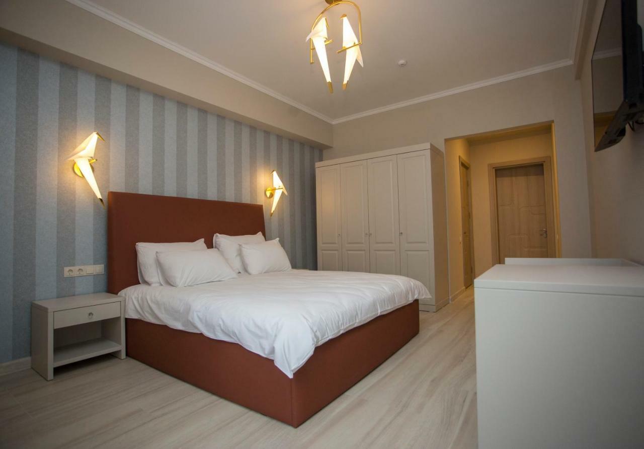 Downtown Hotel Batumi Exteriör bild