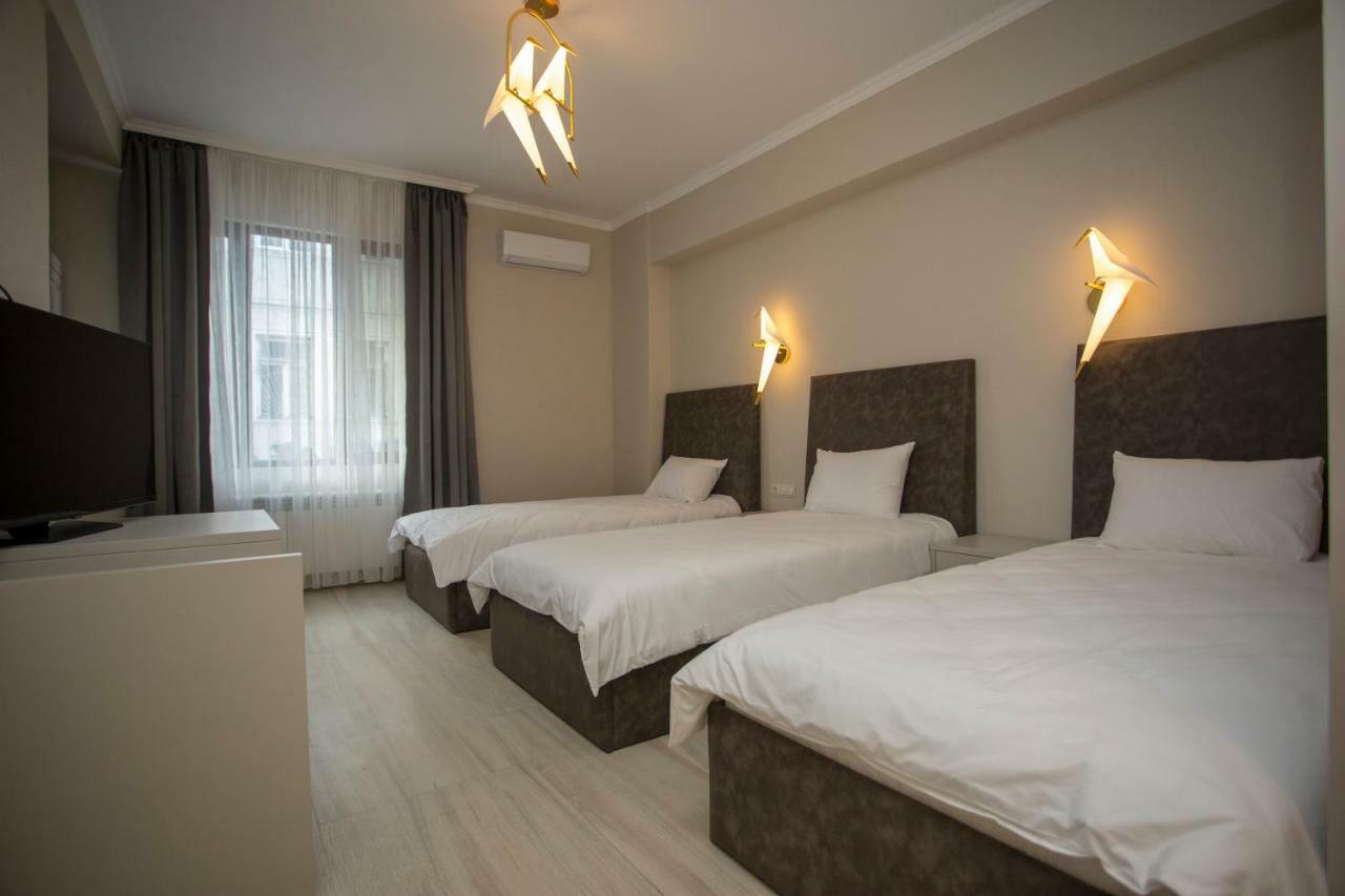 Downtown Hotel Batumi Exteriör bild