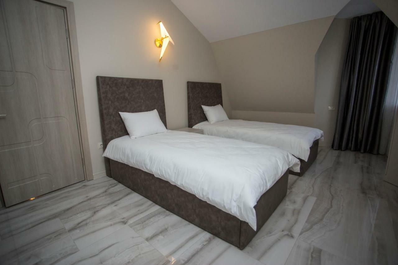 Downtown Hotel Batumi Exteriör bild