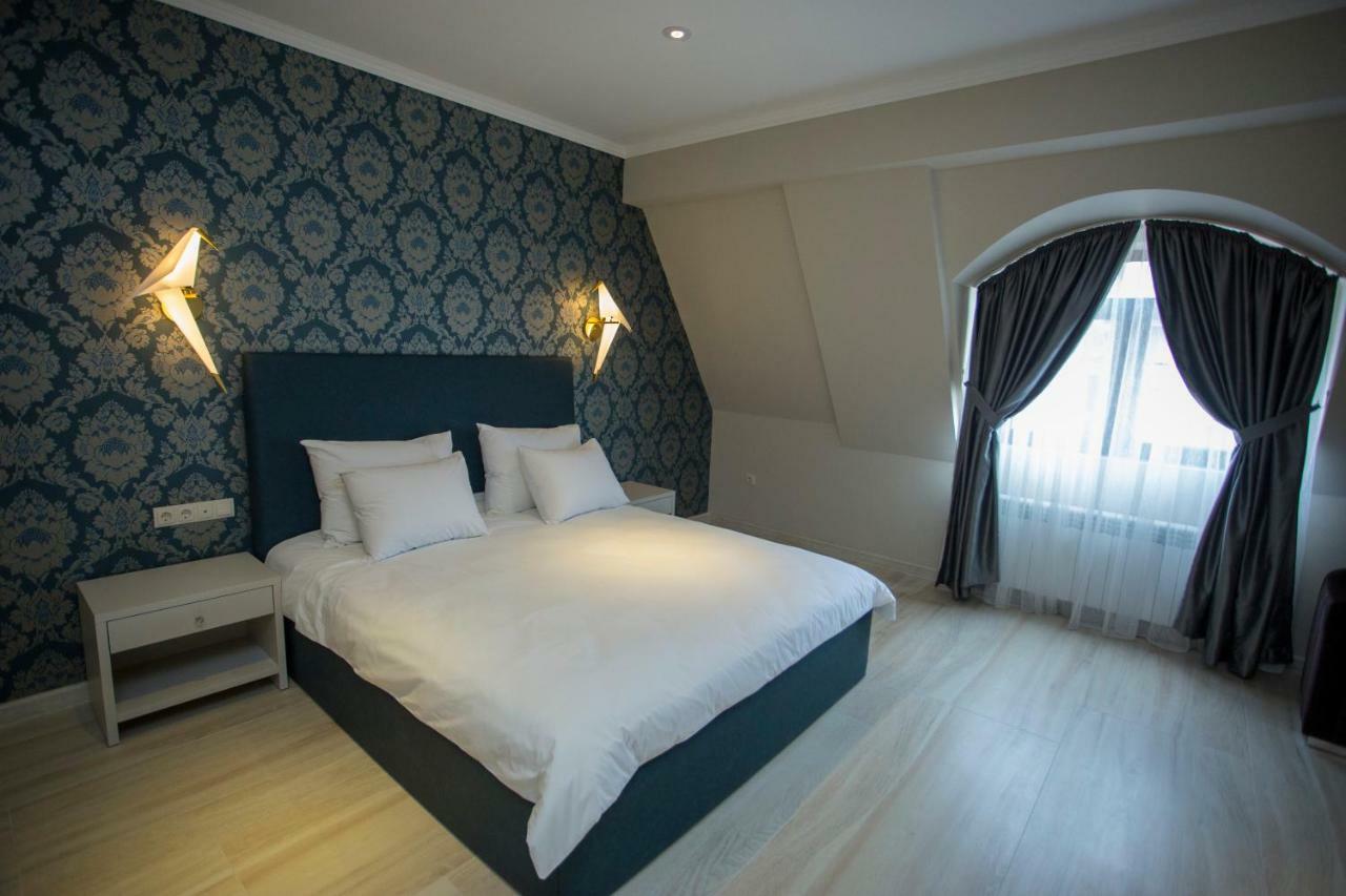 Downtown Hotel Batumi Exteriör bild